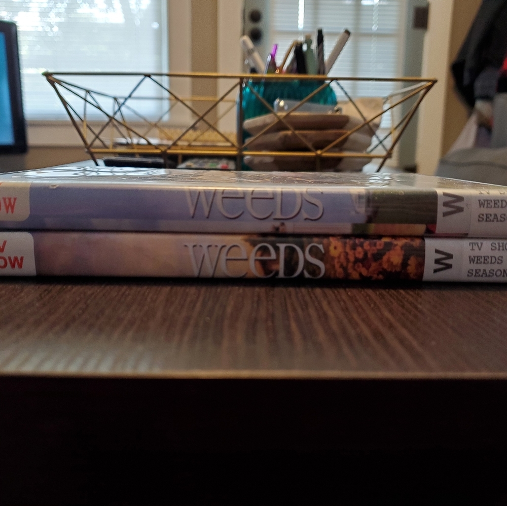 Weeds Seasons 1-2